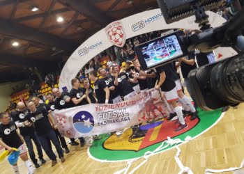 Rozpoczęli kompletowanie składu