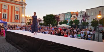 Pokaz mody jak w Paryżu (zdjęcia + film)