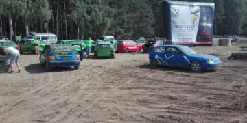 Pomaganie przez ściganie, czyli Wrak Race Leszno (video)