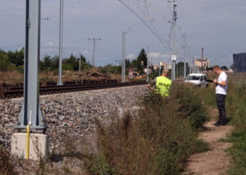 Mężczyzna został potrącony przez pociąg. Zmarł w karetce