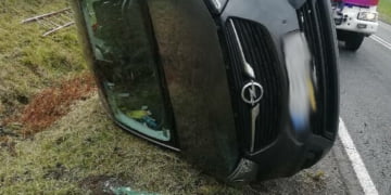 Dachowanie na skrzyżowaniu Dobramyśl-Pawłowice, 2 osoby poszkodowane!