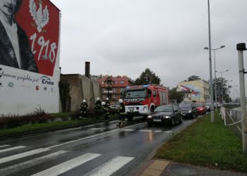 Plama oleju ciągnąca się przez całe miasto. W akcji 4 zastępy straży pożarnej!