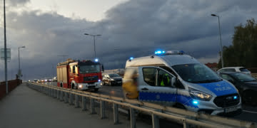 Stłuczka 3 aut na wiadukcie!