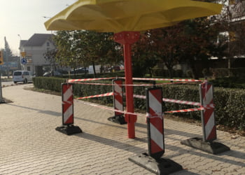 W Lesznie stanął grzybek – nowa wiata przy jednej z ulic