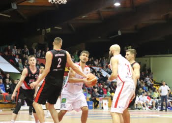 Timeout Polonia Leszno przegrywa z WKK Wrocław 83:92 (FOTO)