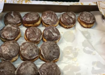 Jemy słodkości i pomagamy, czyli akcja „Pączki do rączki”