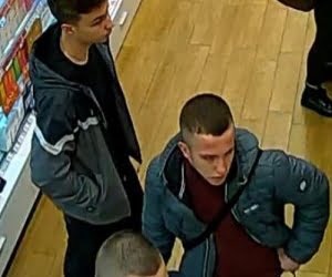 Ukradli perfumy na ponad tysiąc złotych! Poznajesz ich?