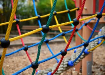 Zakaz korzystania z placów zabaw i siłowni plenerowych