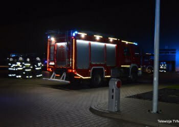 Strażacy na strefie przemysłowej w Lesznie
