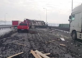 Leszno. Groźny wypadek dwóch ciężarówek. Kierowca zasnął za kierownicą