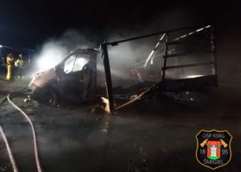 Spaliły się dwa samochody dostawcze. Czy to było podpalenie?