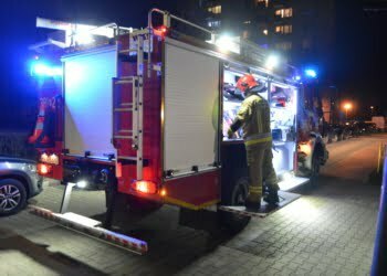 Tragedia. Mężczyzna wypadł z okna wieżowca. Zmarł na miejscu