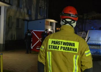 Tragedia. Mężczyzna wypadł z okna wieżowca. Zmarł na miejscu