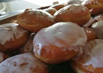 Charytatywnie w Tłusty Czwartek, czyli akcja Pączki do rączki