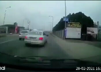 Wybryk leszczyńskiego taksówkarza zarejestrowała samochodowa kamera. Zobacz film