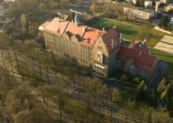 Nie żyje 36-letnia nauczycielka. Pracownicy szkoły, w której pracowała zostali zaszczepieni tydzień wcześniej