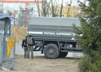 Niewybuch wśród zabudowań. Zamknięto ulice i ewakuowano mieszkańców (FOTO)