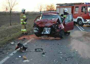 Czołówka pod Krzemieniewem. Jedna osoba jest w szpitalu (FOTO)