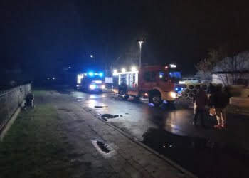 Płonie wagon w Lesznie. Na miejsce skierowano trzy zastępy straży pożarnej