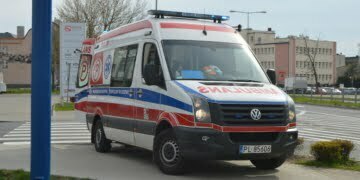 Samochód potrącił rowerzystę. 82-latek trafił do szpitala (ZDJĘCIA)