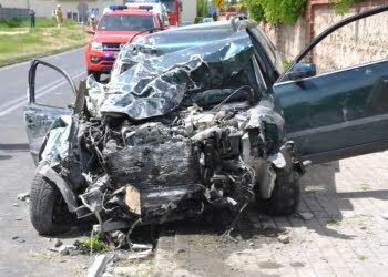 Wypadek w Kłodzie. Kierowca wjechał w mur. Był pod wpływem alkoholu (FOTO)