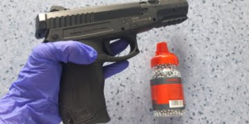 16-latek strzelał z wiatrówki. Trafił w kobietę jadącą rowerem