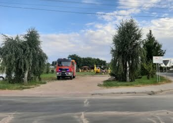 Mężczyzna skoczył „na główkę”. Interweniuje śmigłowiec pogotowia ratunkowego