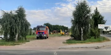 Mężczyzna skoczył „na główkę”. Interweniuje śmigłowiec pogotowia ratunkowego