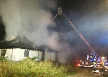 Spłonął dom. Z żywiołem walczyło 11 zastępów. Straty są ogromne