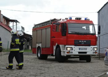 Zadymienie w mieszkaniu. Jedna osoba trafiła do szpitala (ZDJĘCIA)