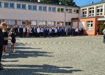 Koniec wakacji. Czas na powrót do szkół!