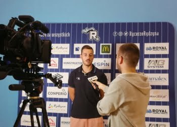 O podróżach, budowaniu zespołu i przygotowaniach do nowego sezonu z trenerem Jędrzejem Jankowiakiem (VIDEO)