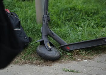 Przejeżdżała przez jezdnię, potrącił ją samochód. 12-latka jest ranna