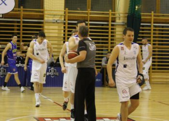 Thriller w  Rydzynie! Rycerze ze zwycięstwem w spotkaniu na szczycie