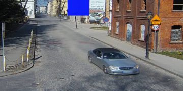 Kolejny pościg w Lesznie. Nieodpowiedzialny kierowca pędził przez centrum miasta (FILM)