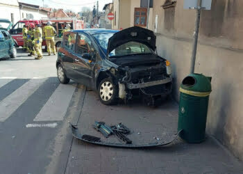 Zderzenie dwóch aut w Śmiglu. Interweniowali strażacy (ZDJĘCIA)