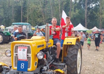 Warkot zabytkowych ciągników w Wilkowicach (ZDJĘCIA)