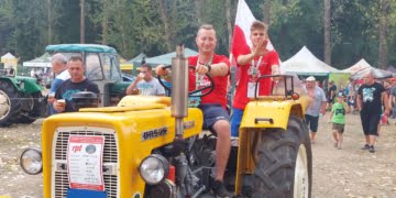 Warkot zabytkowych ciągników w Wilkowicach (ZDJĘCIA)