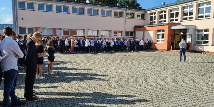 Koniec wakacji. Czas na powrót do szkolnych ławek