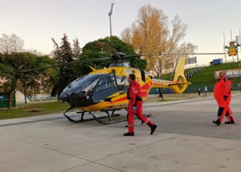 Podniebna karetka wylądowała pod leszczyńskim „Smoczykiem”. Dlaczego? (zdjęcia)