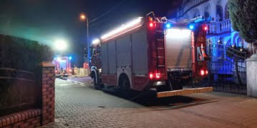 Wieczorna akcja strażaków. Pożar w domu jednorodzinnym