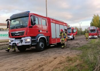 Pożar w pustostanie w Lesznie (zdjęcia)