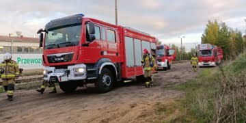 Pożar w pustostanie w Lesznie (zdjęcia)