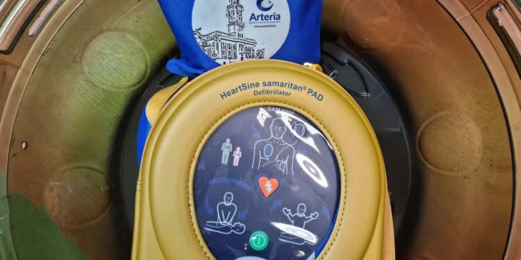 321325037 Defibrylator 29 Listopada 2022 321 325037