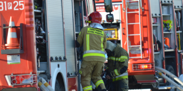 Zobaczcie zdjęcia z akcji gaśniczej w Wilkowicach. Przed strażakami jeszcze kilka godzin działań (zdjęcia)