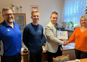 „Defibrylator w Koniorze” – świetna szkolna inicjatywa. Udało się zakupić urządzenie ratujące życie