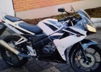 Leszczyniak chciał sprzedać kradziony motor. Sfałszował też dokumenty