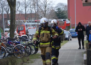 Interwencja strażaków przy ulicy Grunwaldzkiej. Paliło się w kuchni (zdjęcia)