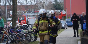 Interwencja strażaków przy ulicy Grunwaldzkiej. Paliło się w kuchni (zdjęcia)