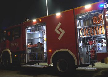 Były race i fajerwerki – tak powitano nowy wóz strażacki (FILM)